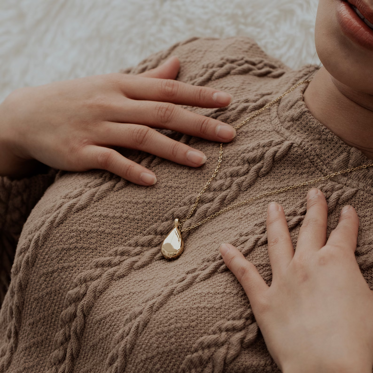 Collier cinéraire en forme de larme