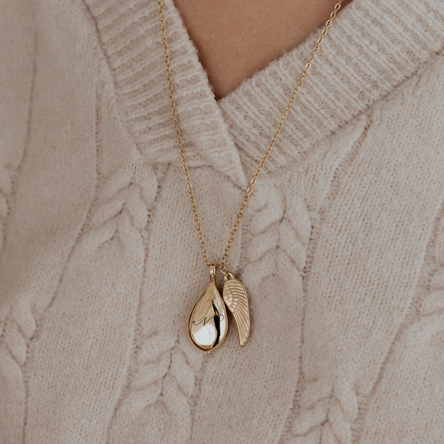 Collier cinéraire en forme de larme