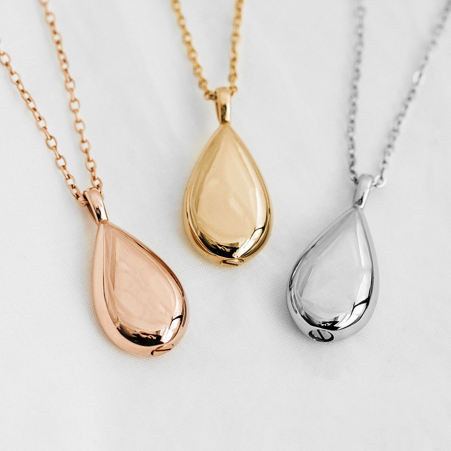 Collier cinéraire en forme de larme